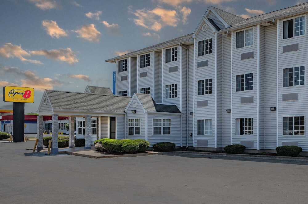 Super 8 by Wyndham Joliet 28/39
