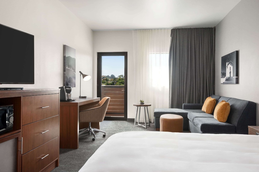 La Quinta Inn And Suites By Wyndham San Luis Obispo Downtown 16/65