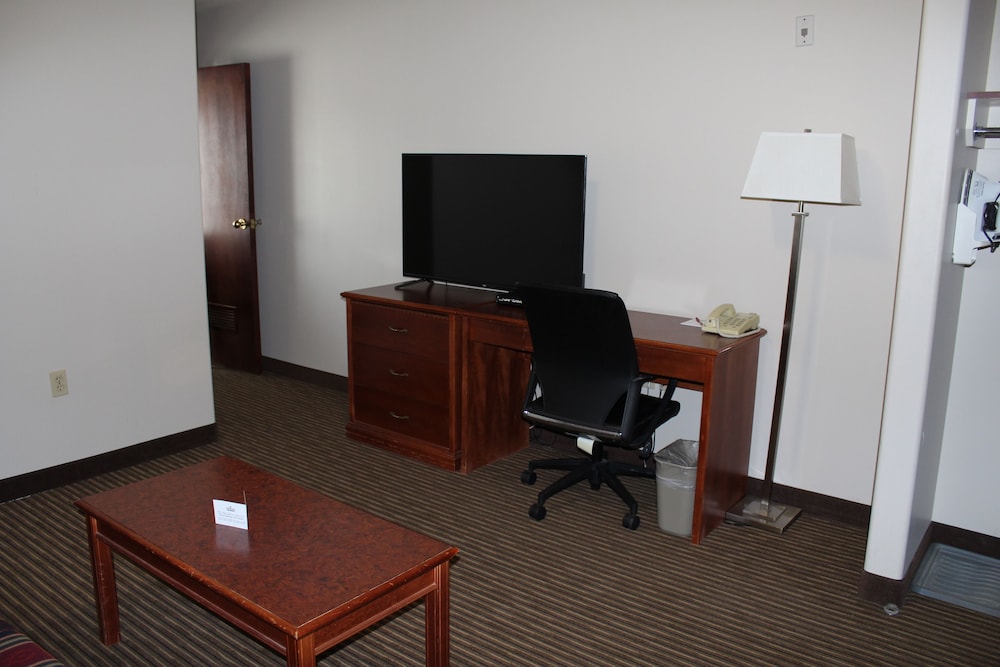 Foxwood Inn and Suites 27/38