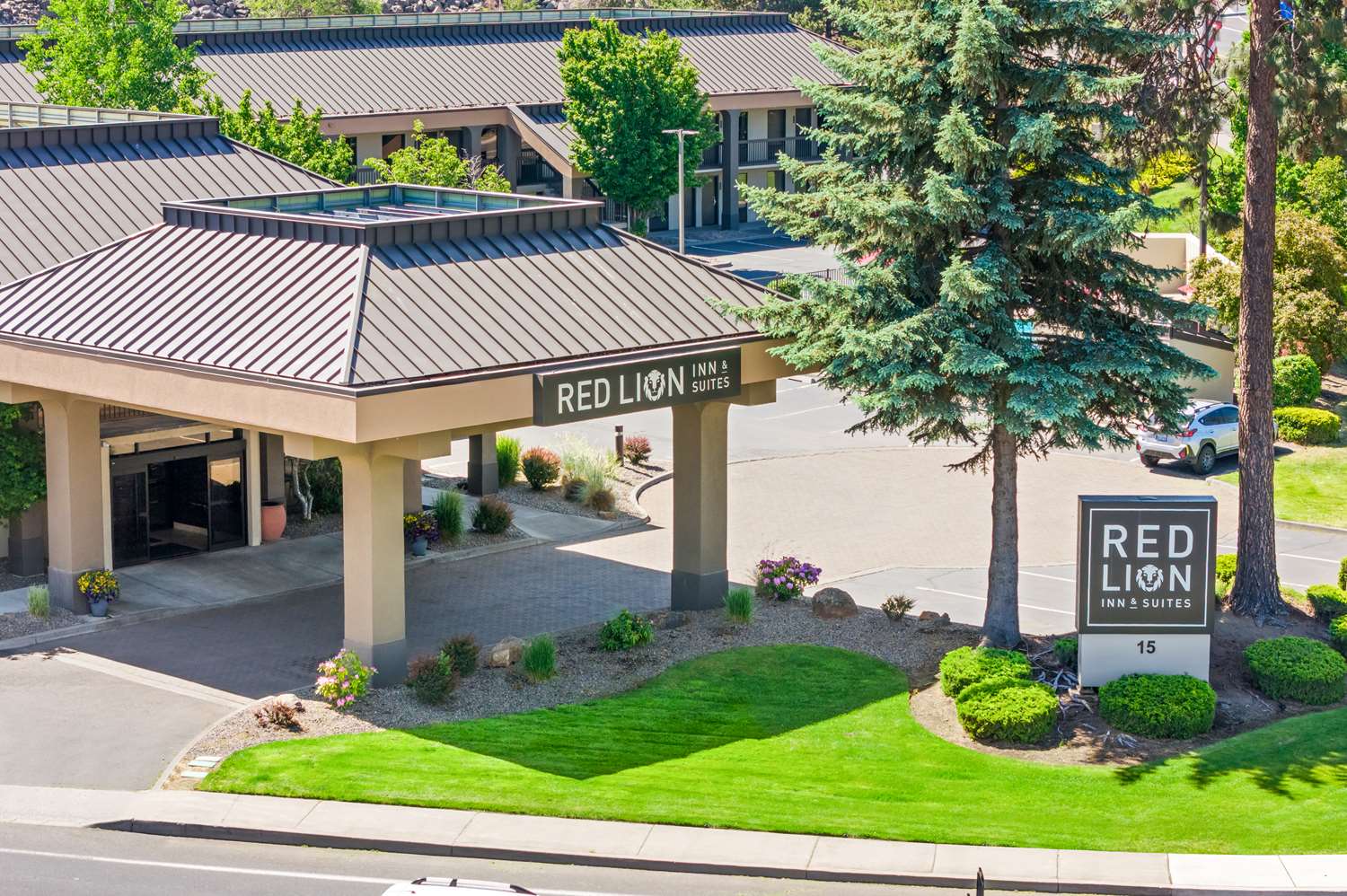 Red Lion Inn & Suites Deschutes River Bend 28/30