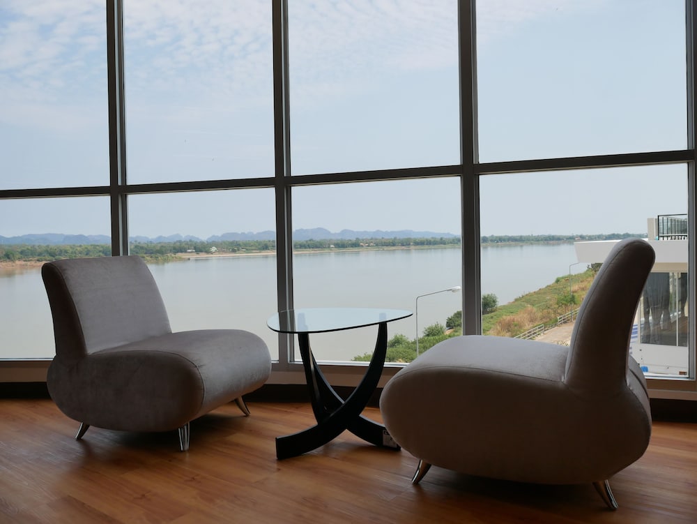Blu Hotel Nakhon Phanom 25/35