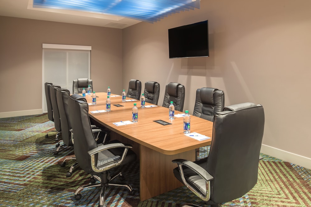 HOLIDAY INN EXPRESS TROY 46/48
