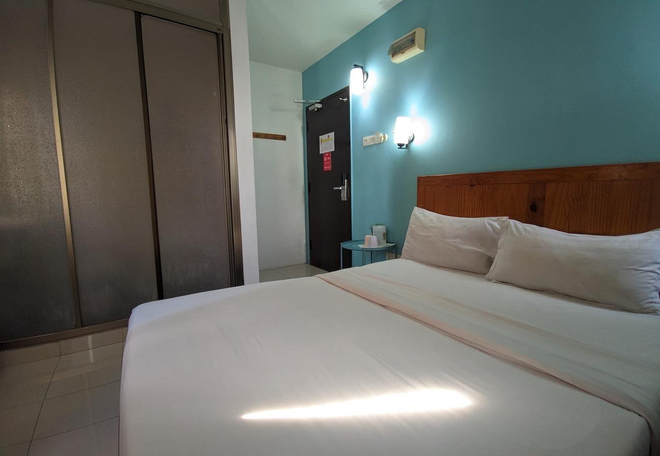 Room, Queen Bed