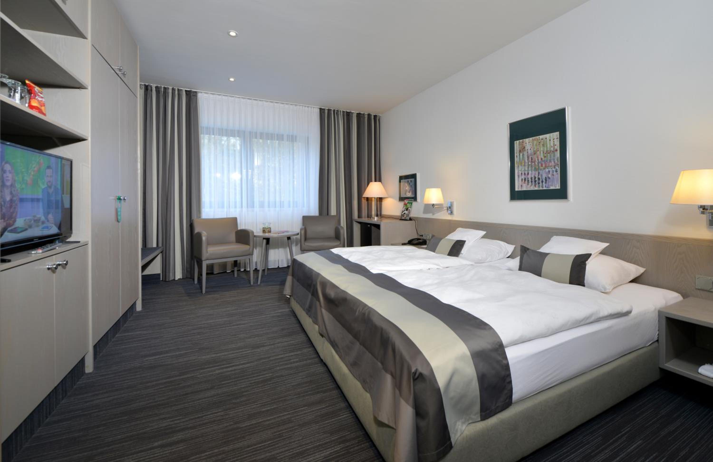 Hotel Spiegel 9/50