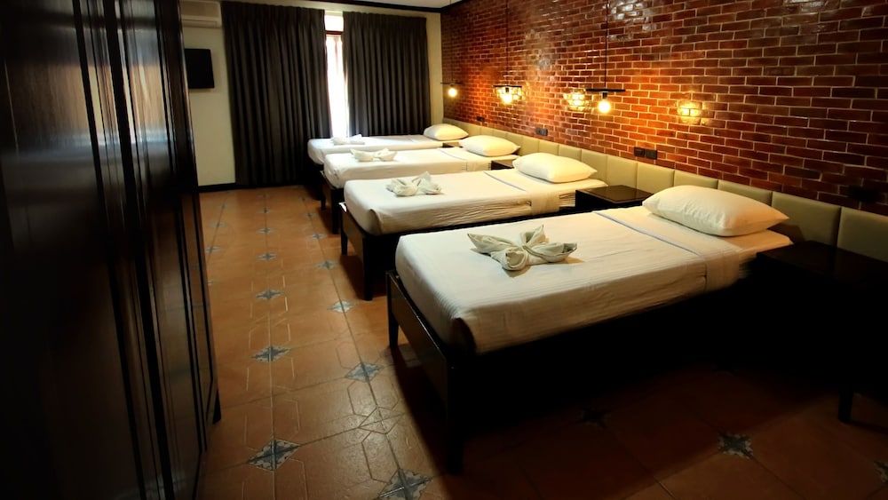 Vigan Plaza Hotel 24/71