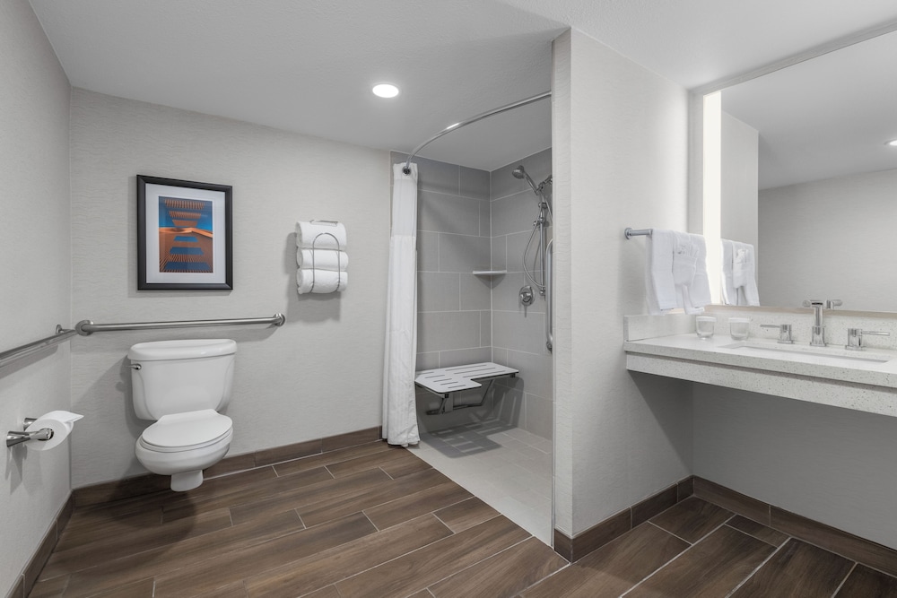 ROOM, 2 QUEEN BEDS, ACCESSIBLE