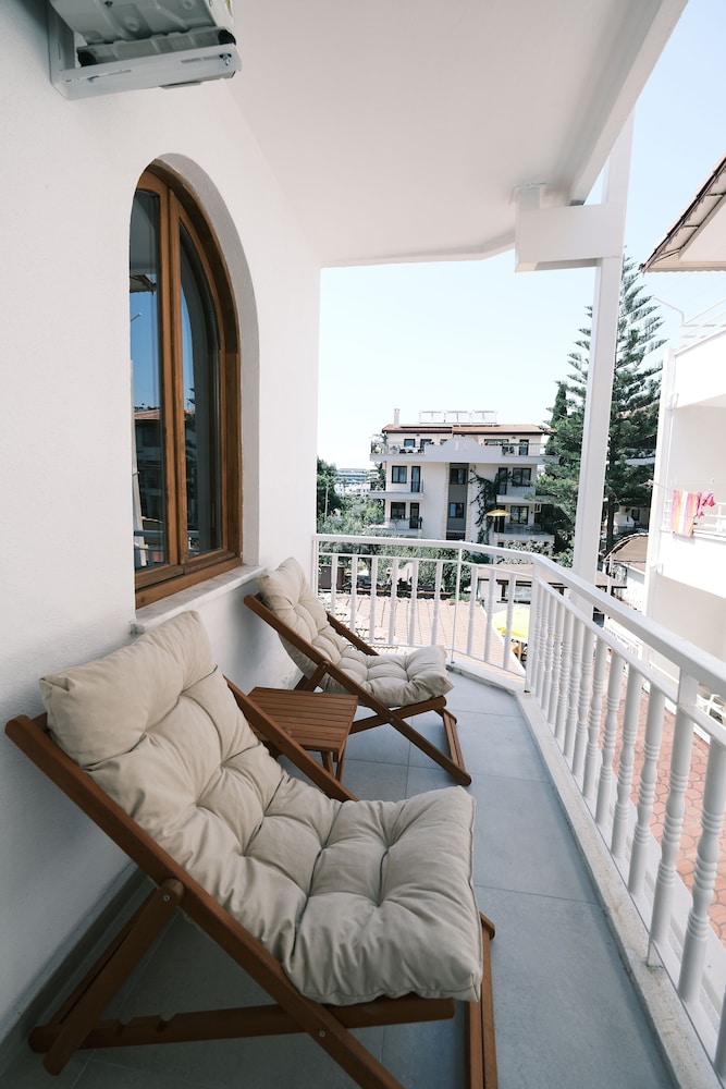 Nephos Hotel 30/50
