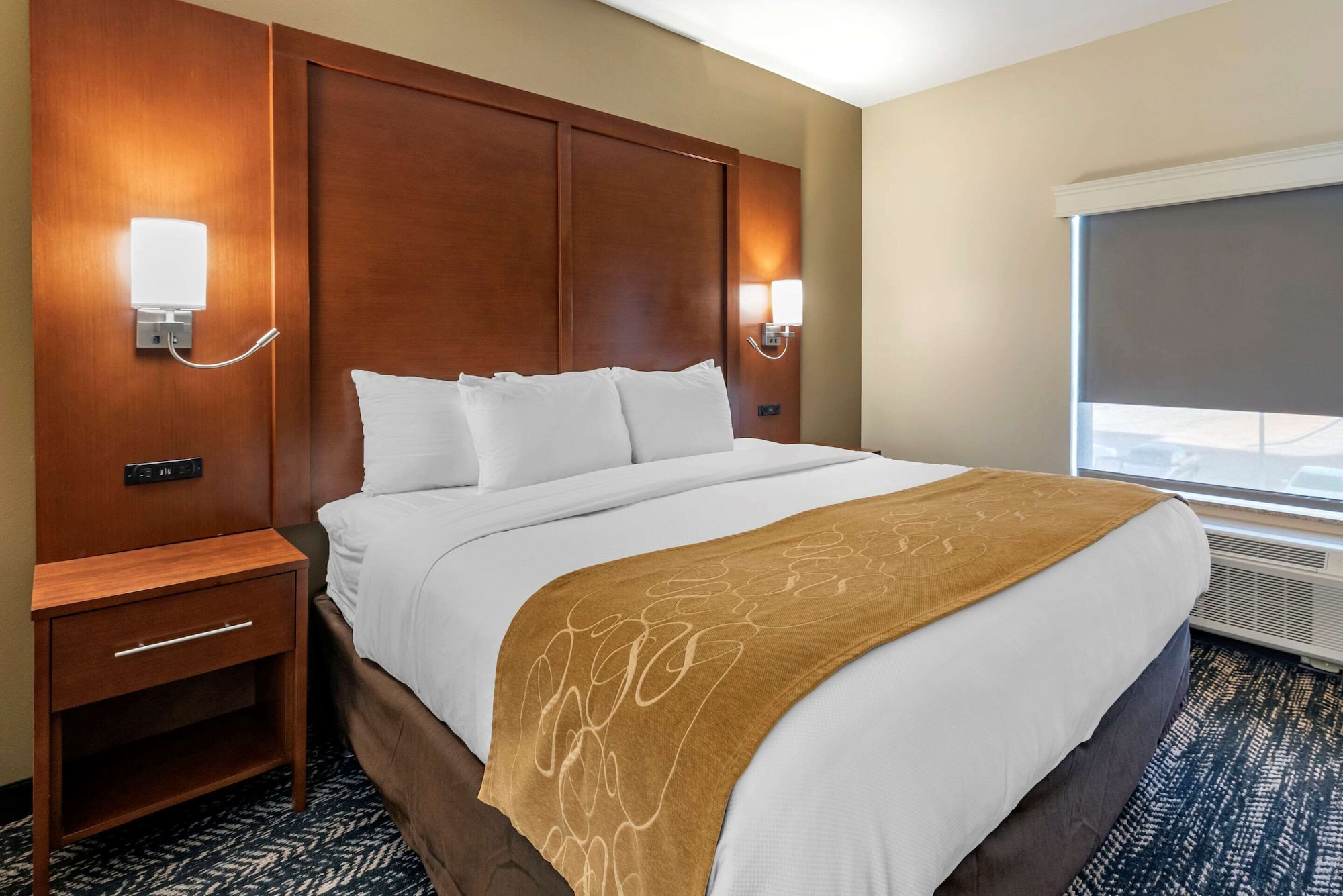 Suite, King Bed, Sofa