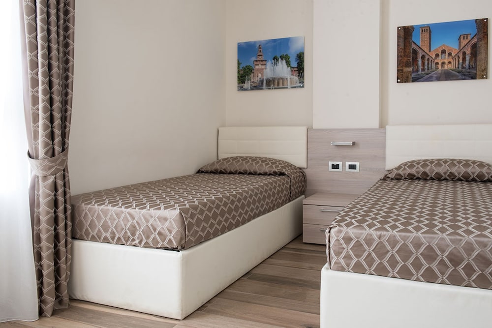 EXPO HOTEL MILAN 16/30