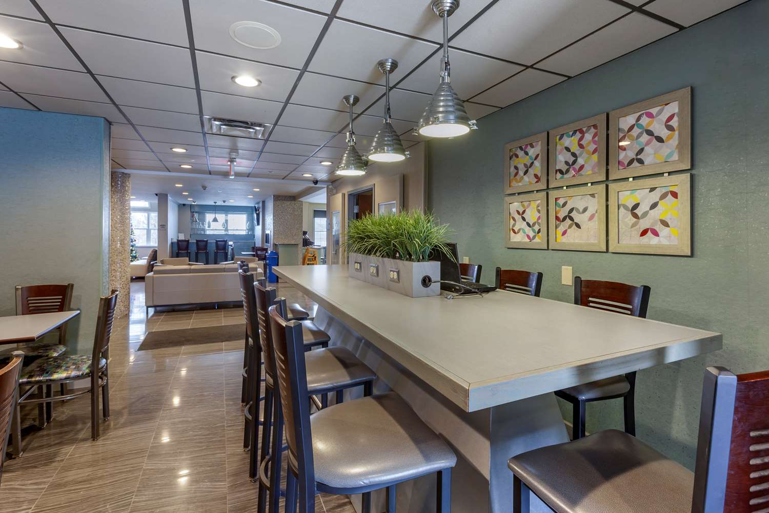 Best Western Plus Woodstock Inn & Suites 13/22