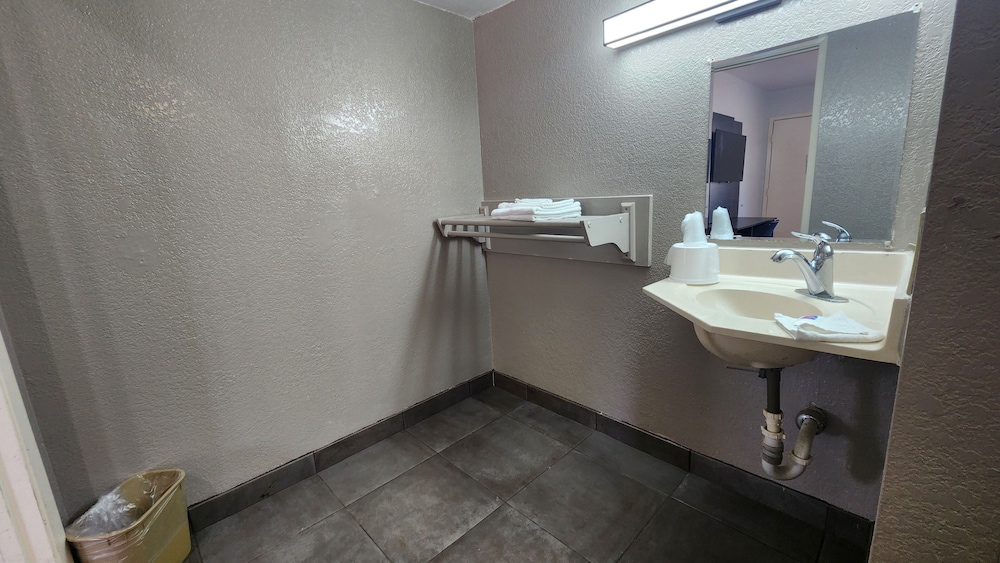 Motel6 Conroe, TX 46/63