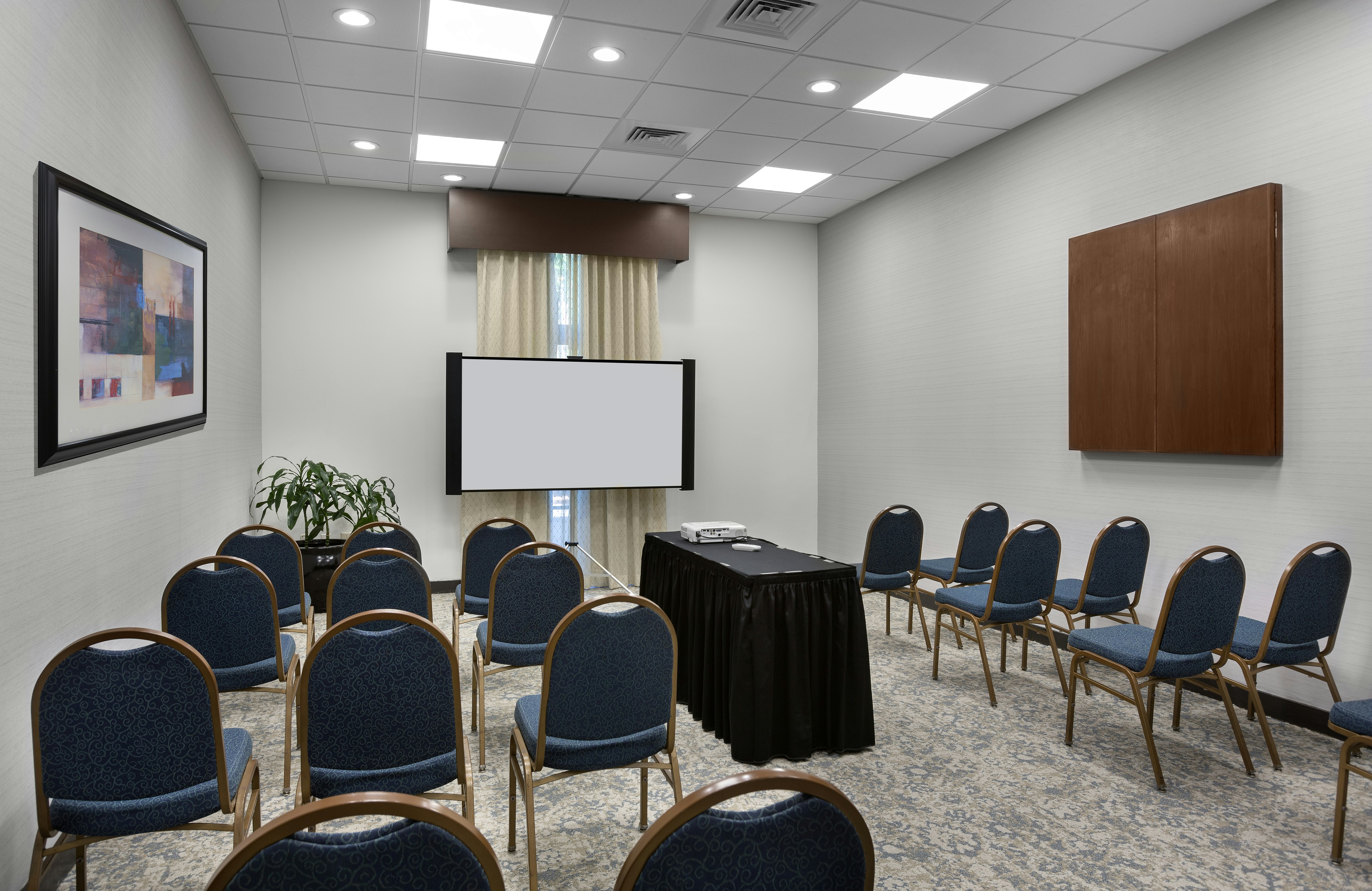 Hampton Inn Charlotte Belmont 37/47