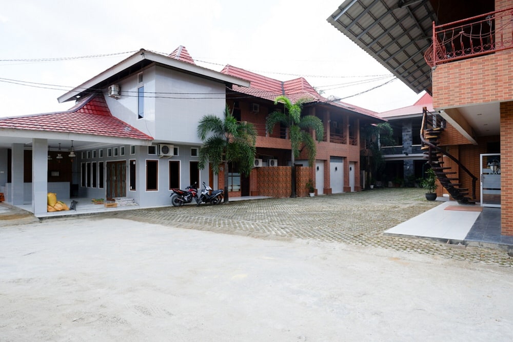 RedDoorz Plus @ Hotel Srikandi Kendari 46/50