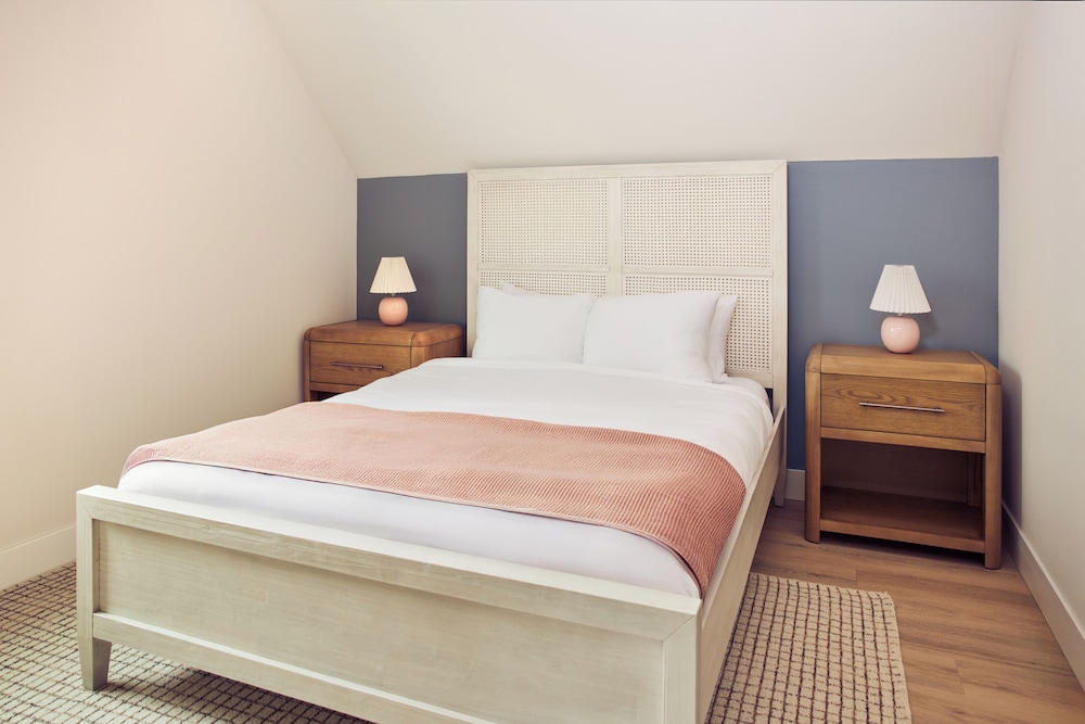 House, 6 Queen and Twin Beds