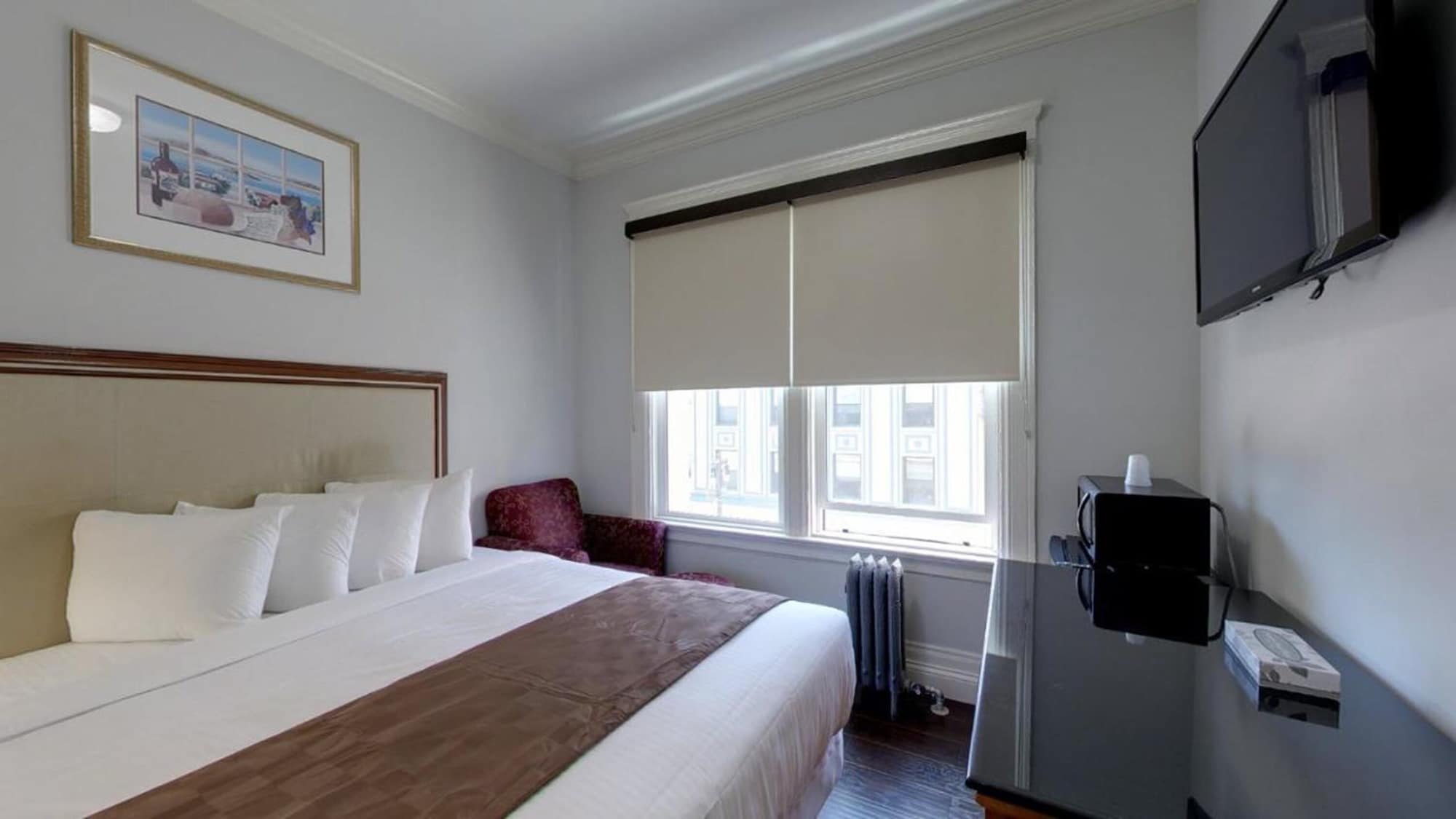 DELUXE, KING BED, PRIVATE BATHROOM