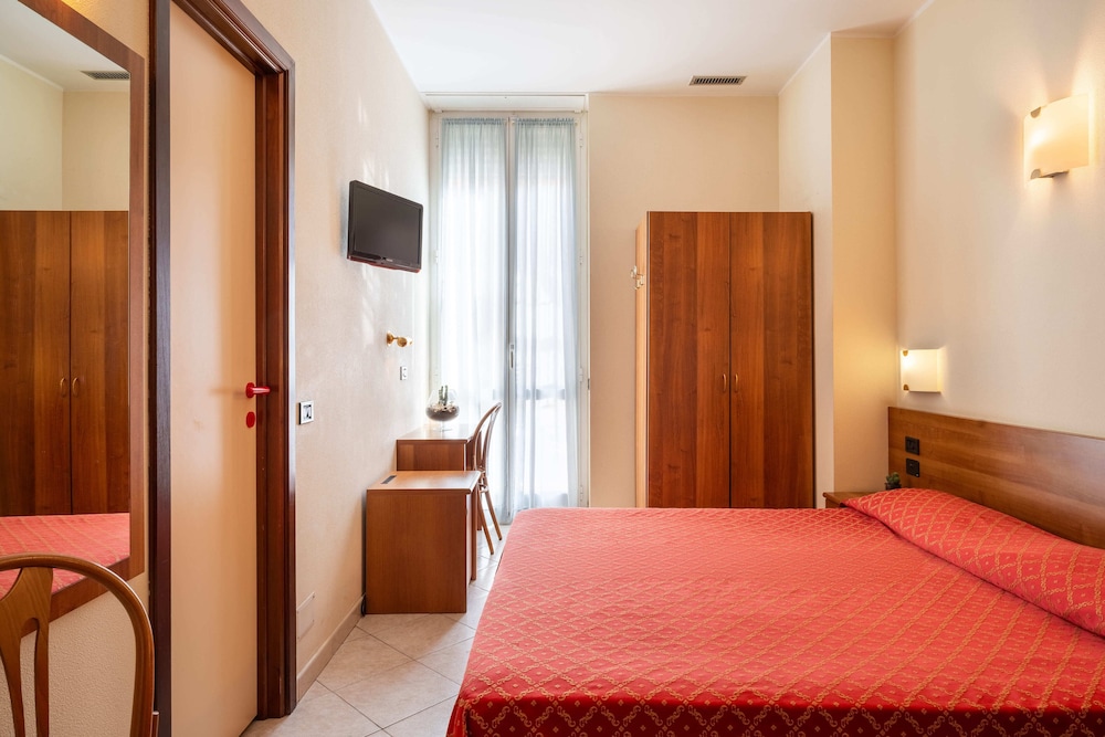 Hotel Careni Villa Italia 19/62