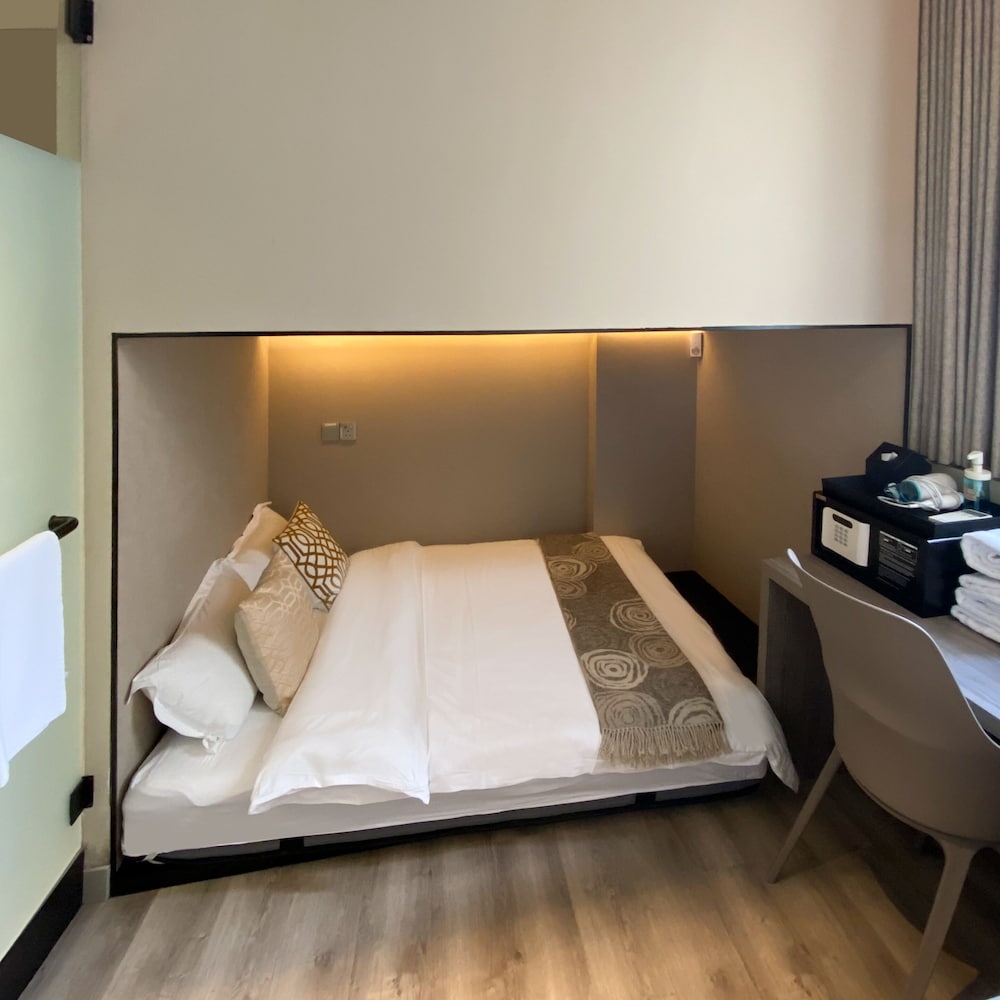 ST Signature Jalan Besar 28/50