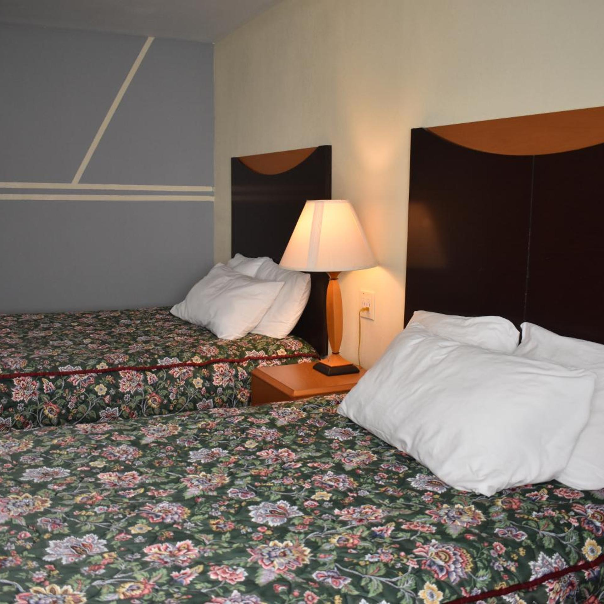 غرفة قياسية بسرير مزدوج، East Norwich Inn-Oyster Bay, Long Island, NY 3/10