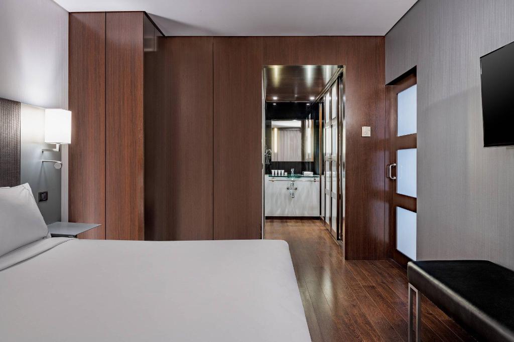 Junior Suite, King Bed, Sofa, Ac Hotel Porto 2/3