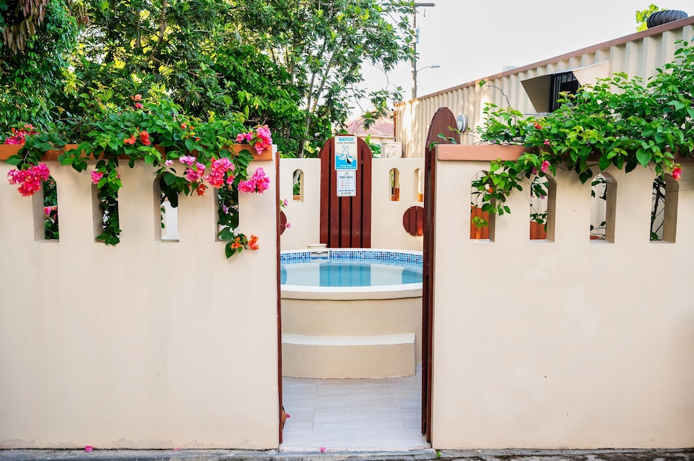 Valley Breeze Guest House 41/45