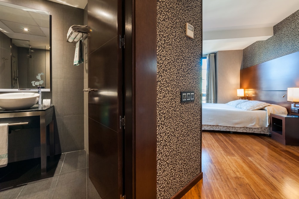 HOTEL COLONIAL BARCELONA 24/77