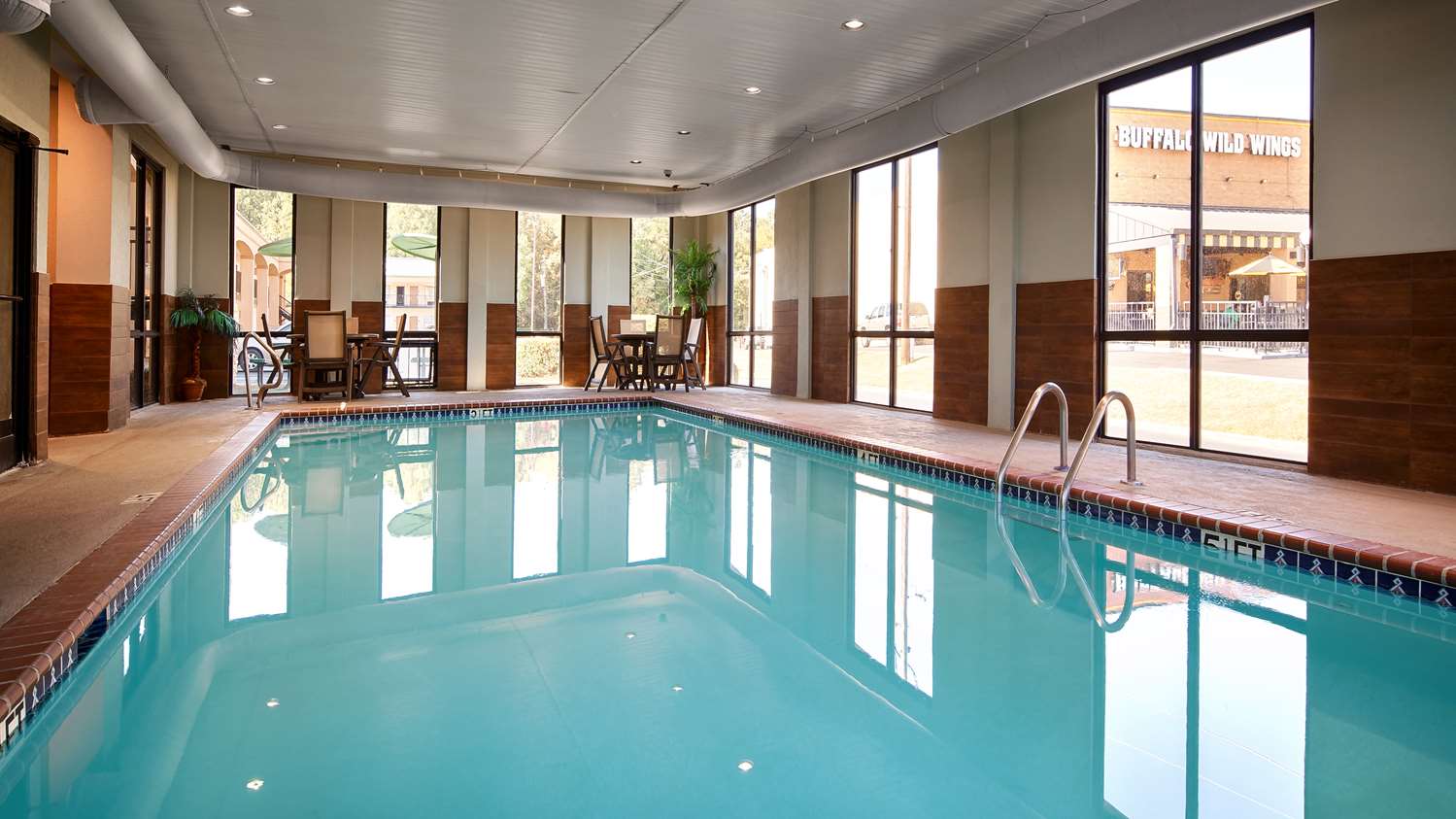 Best Western Executive Suites 14/38