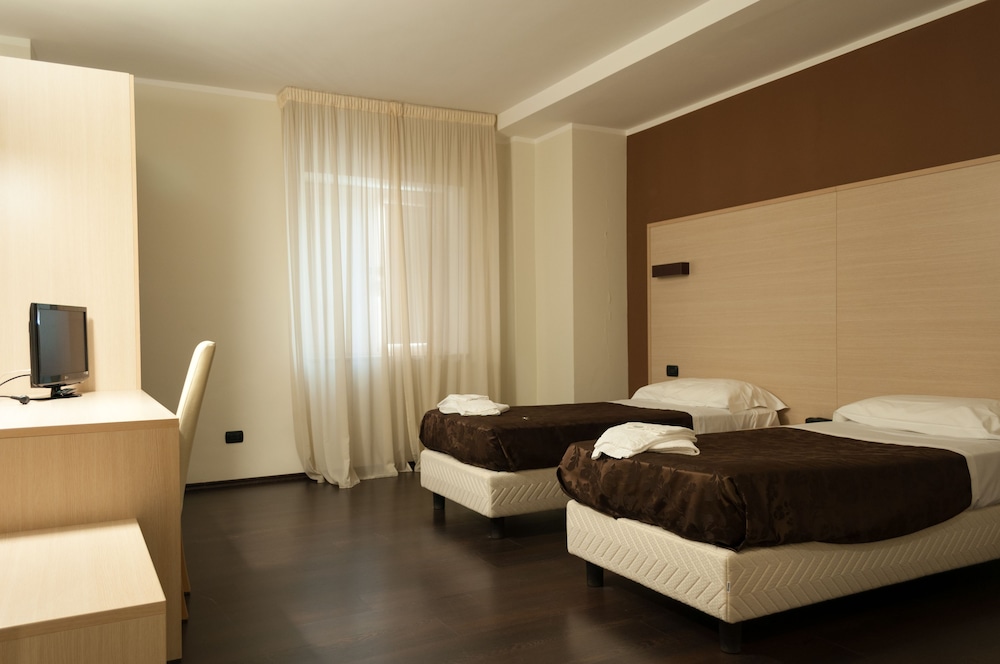 Hotel Sogni D Oro Airport Formerly Hotel Morgan 17/47