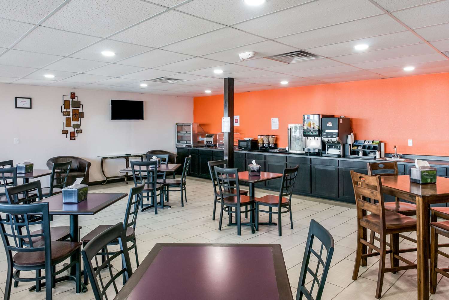 Suburban Studios Neenah-Appleton 13/22