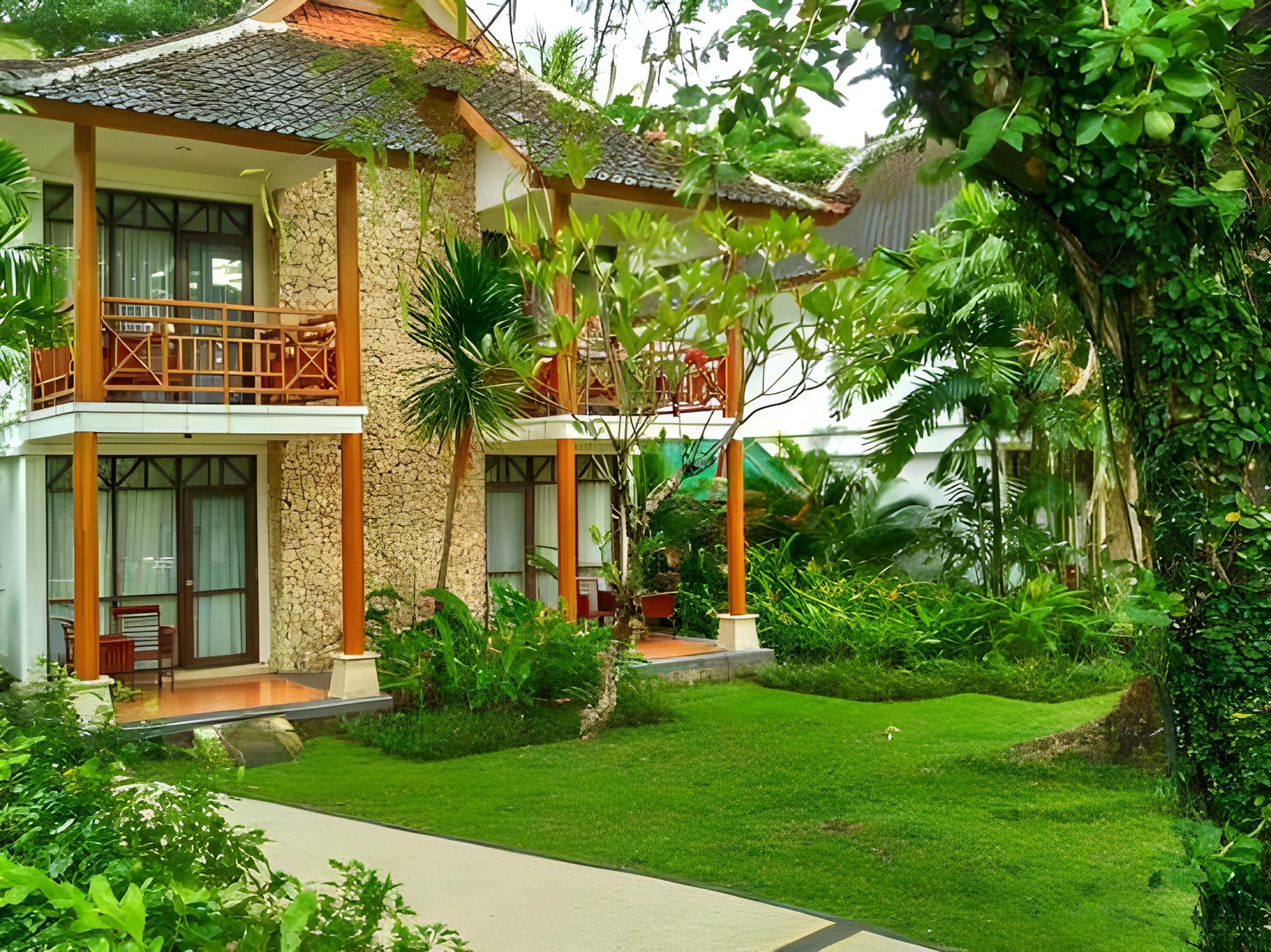 Deluxe Garden Chalet