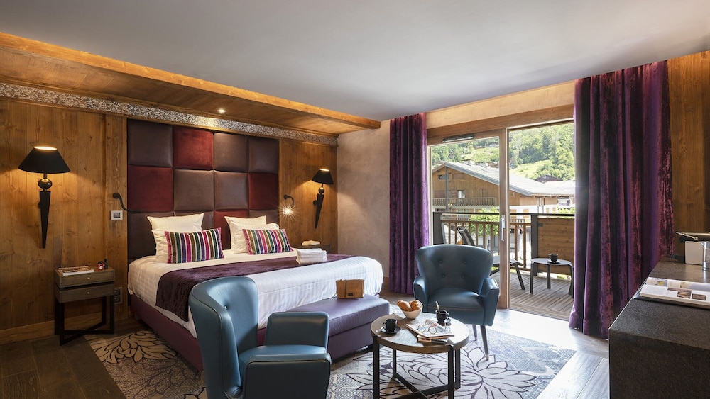 DELUXE, DOUBLE BED