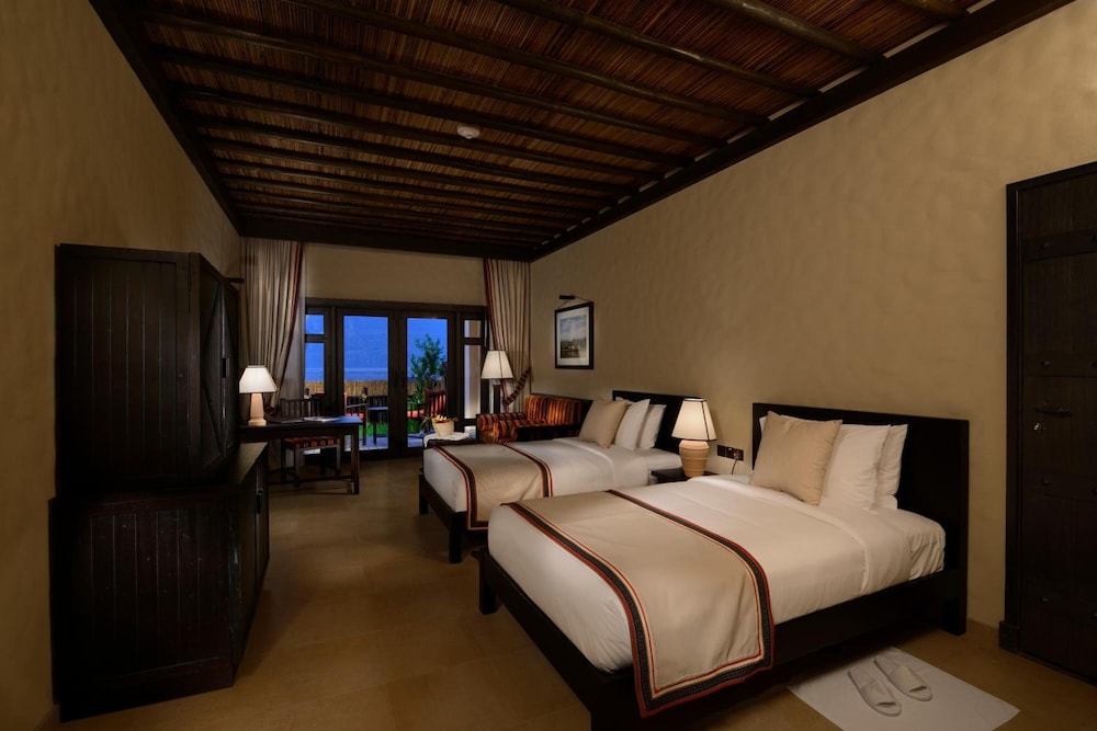 Azimut Hotel Musandam 16/68