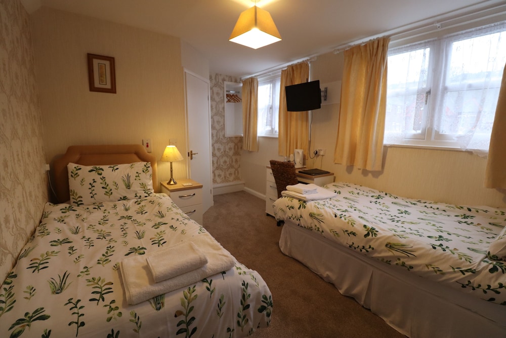 Raincliffe Hotel 24/50