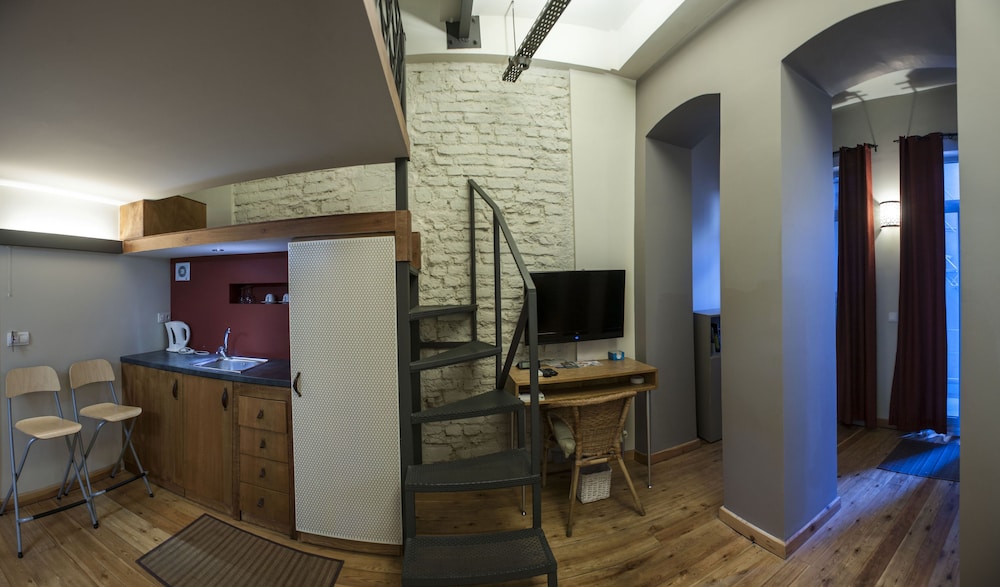 Peradays Hotel 40/48