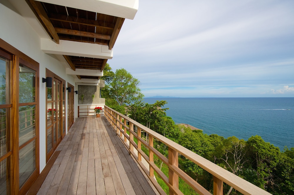 Cape Shark Pool Villas 42/50