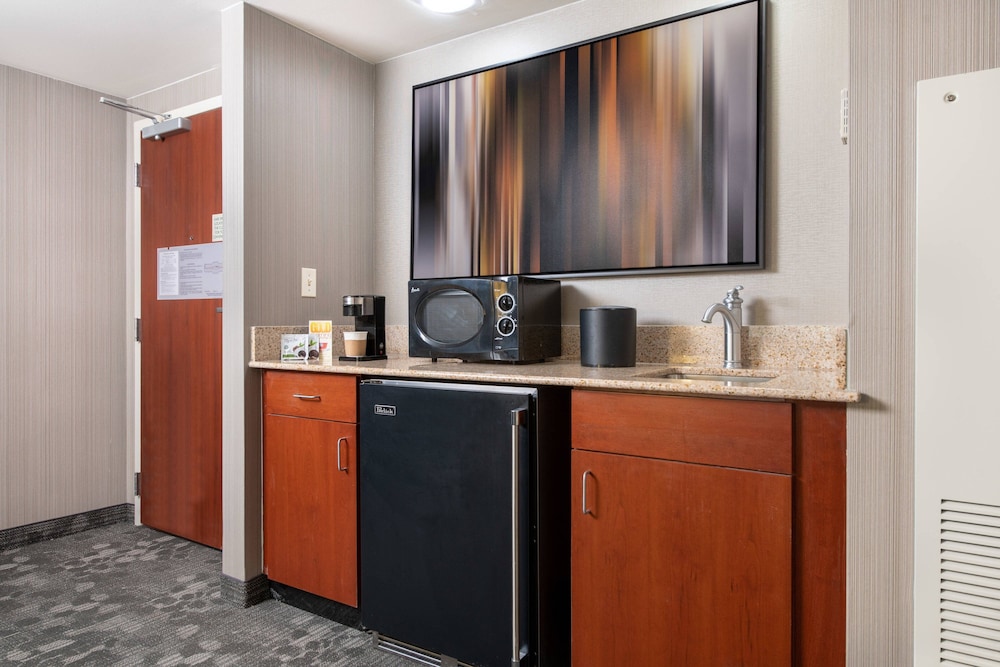 Courtyard by Marriott Newark University of Delaware 8/50