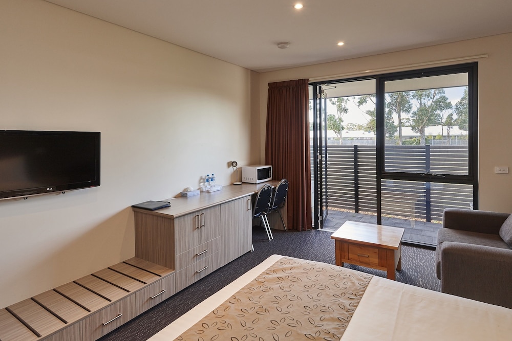 Foreshore Hotel 10/71