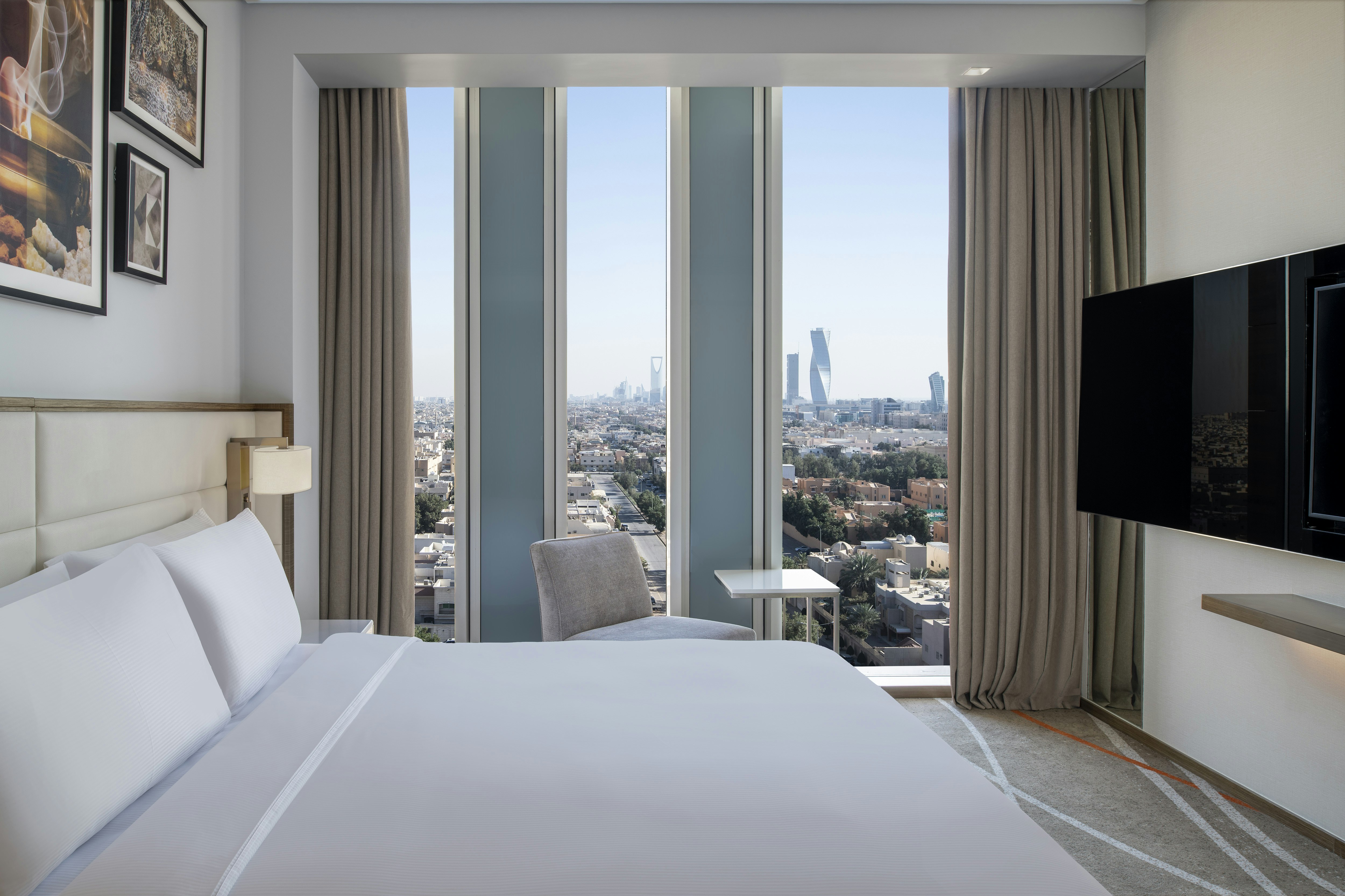 2 BEDROOMS, SUITE, KING BED