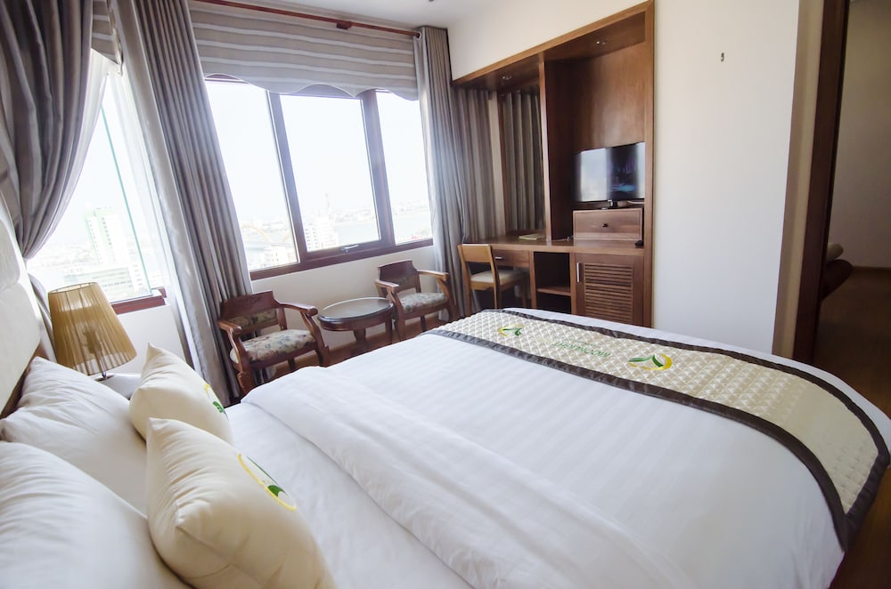 DELUXE, DOUBLE BED