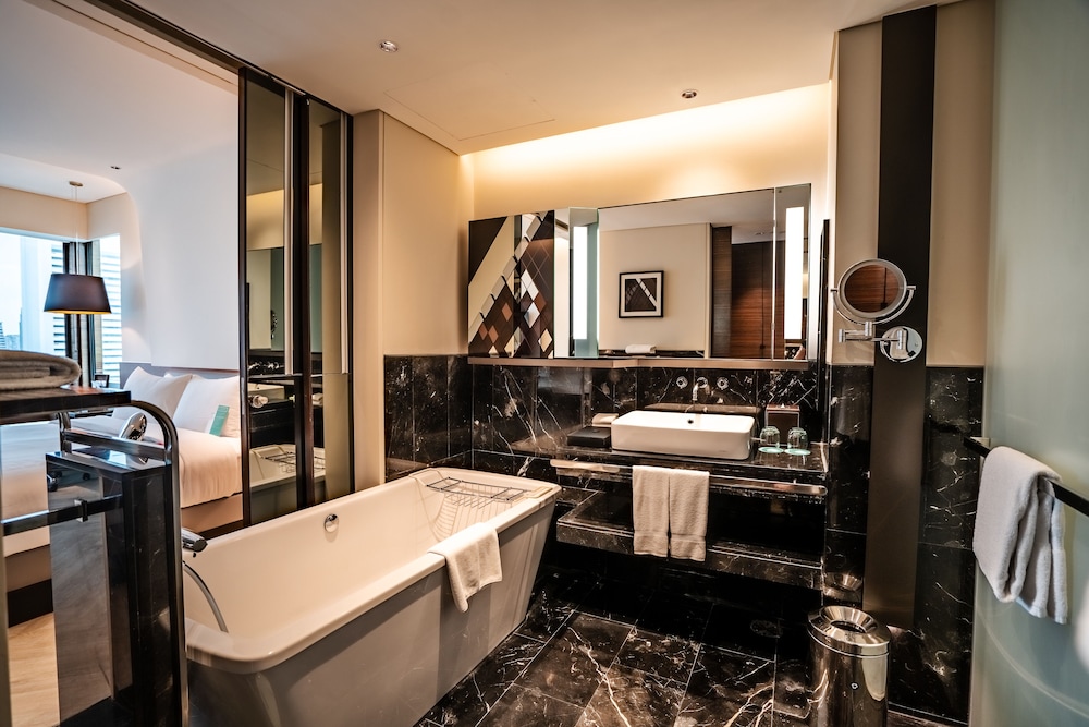 LE MERIDIEN BANGKOK 40/43