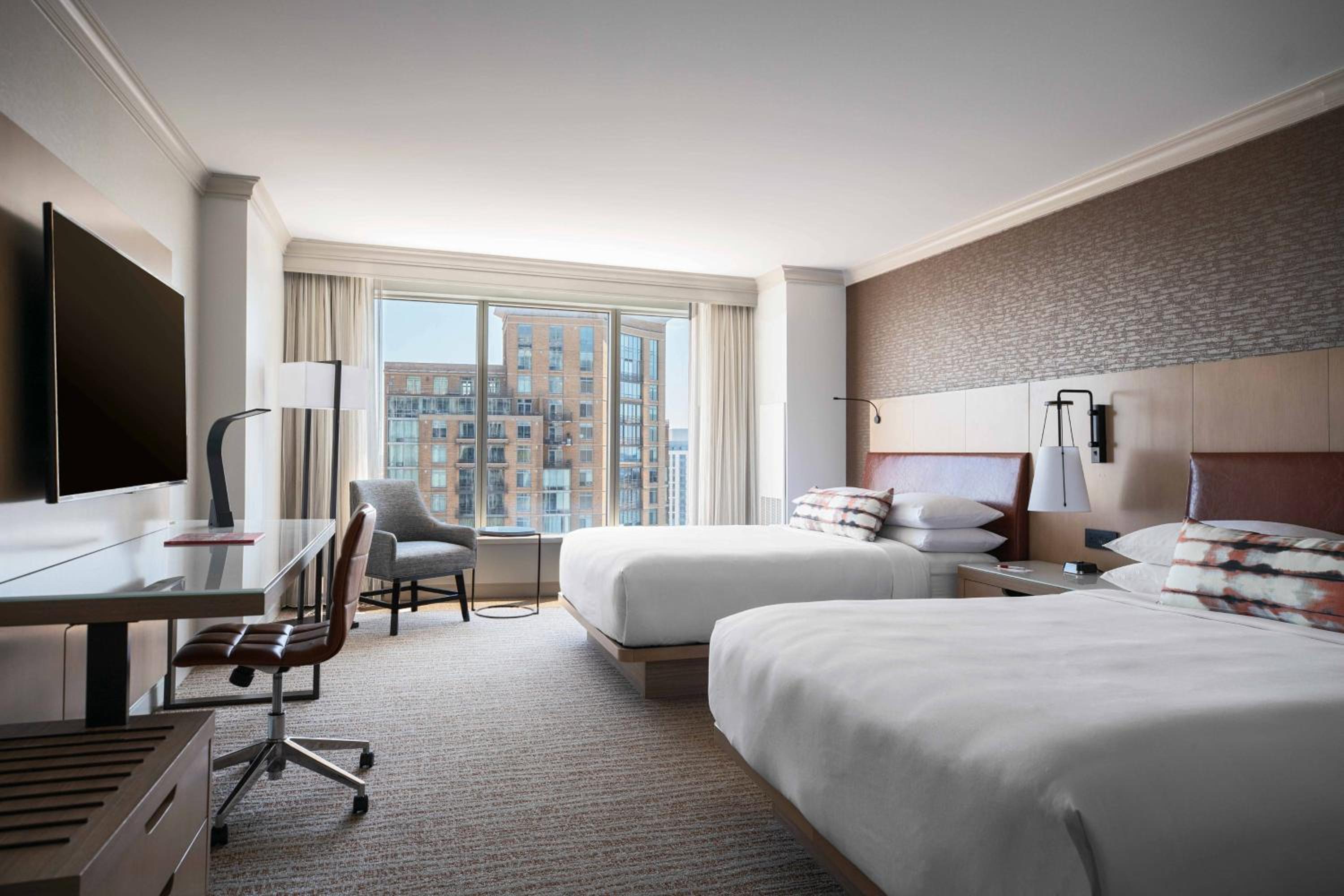Concierge, 2 Queen Beds, City View