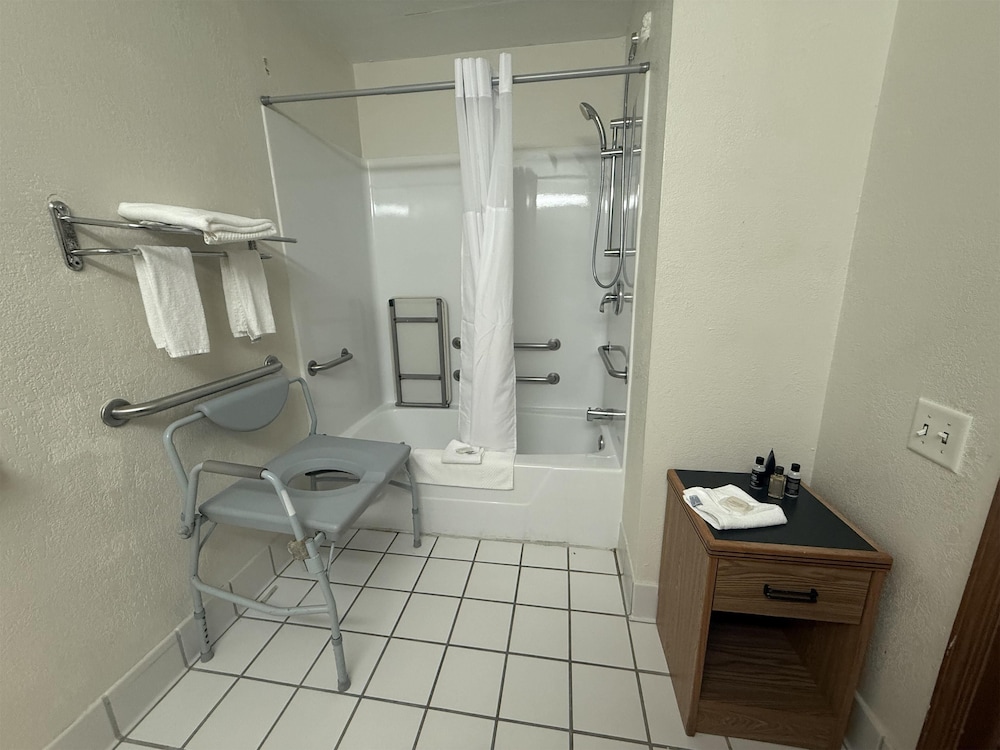 SureStay by Best Western Obetz Rickenbacker Airport 43/45