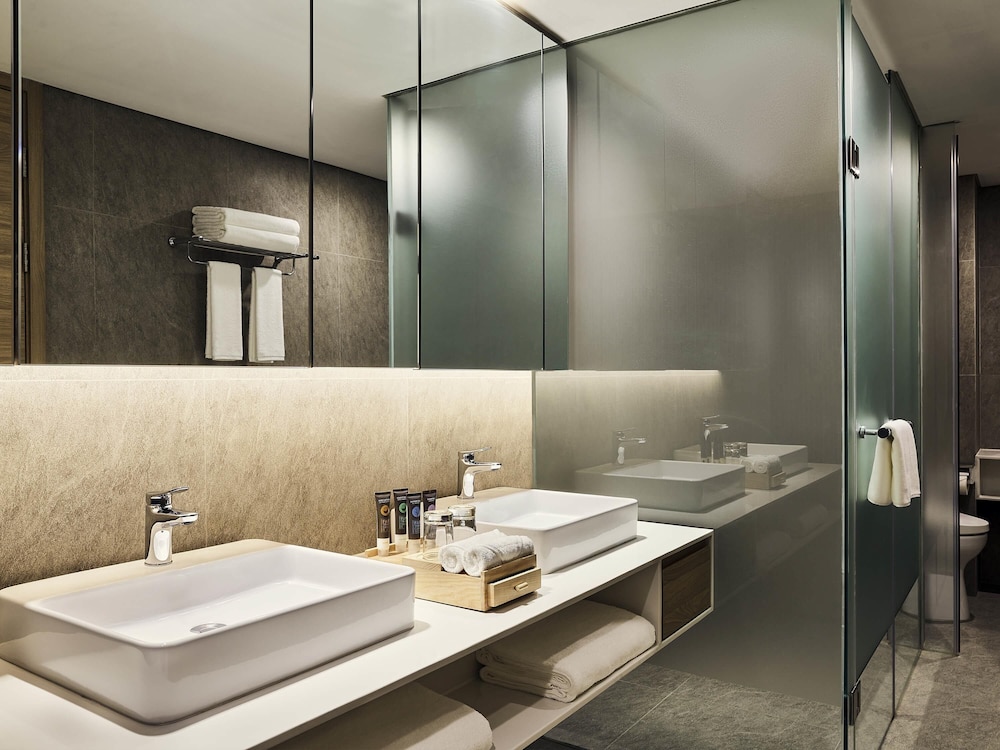 جناح تنفيذي بسرير كينج بإطلالة على المدينة مع دخول صالة النادي، Novotel Hanoi Thai Ha 8/9