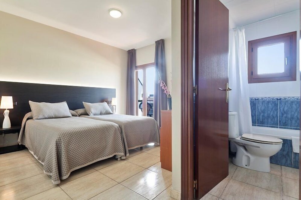 Montmar Hotel 24/50