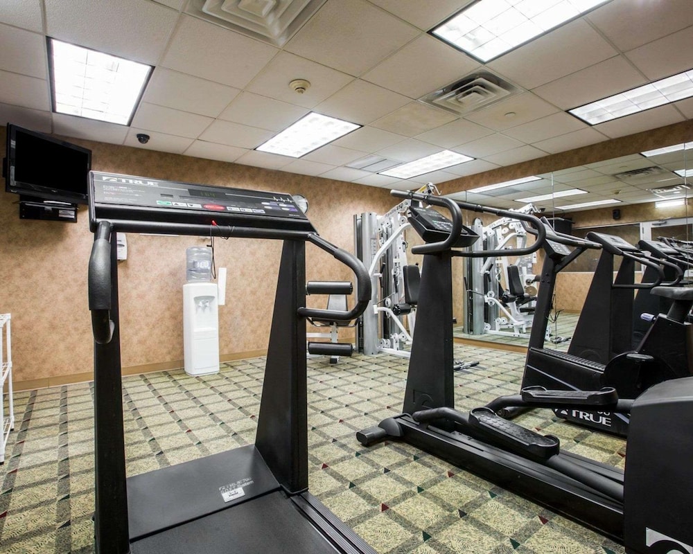 Comfort Inn & Suites Hawthorne NY 41/72