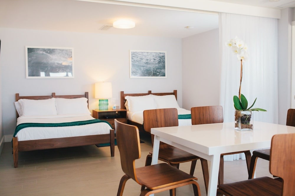Tides Inn Hotel 18/39