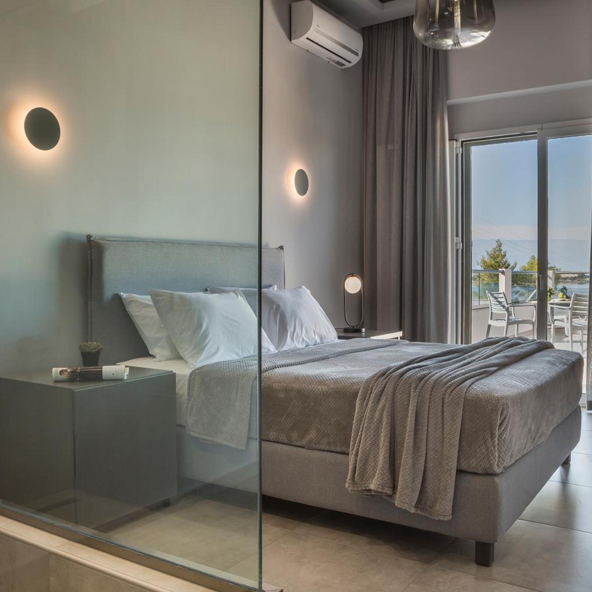 غرفة ديلوكس بسرير مزدوج بإطلالة على البحر بشرفة، Limanaki Hotel 5/10