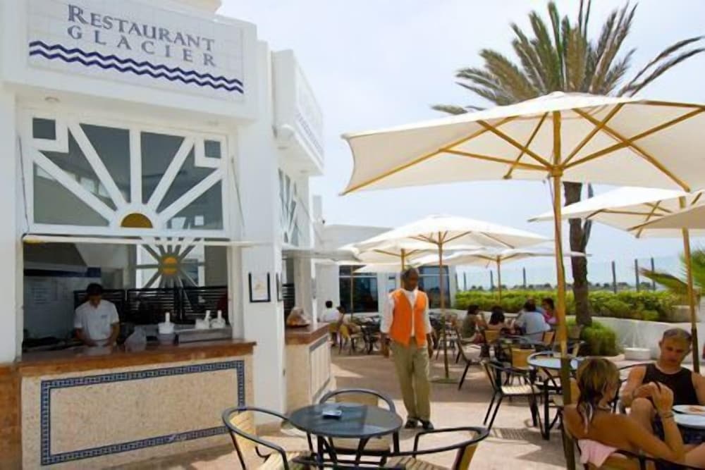 Royal Decameron Tafoukt Beach Resort and Spa - All Inclusive 9/42