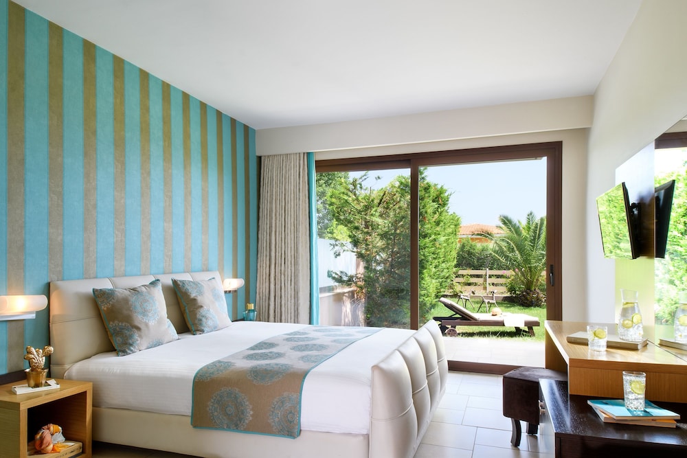 Junior Suite, King Bed, Inland or Inland View, Garden View