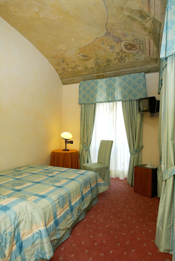 HOTEL DUE MONDI 17/29