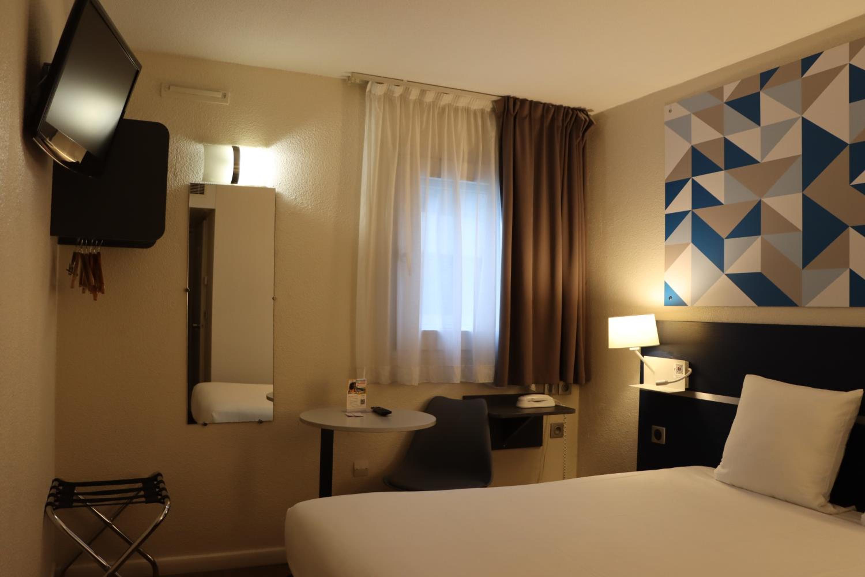 غرفة بسرير مزدوج، Comfort Hotel Paris Porte d Ivry 2/6